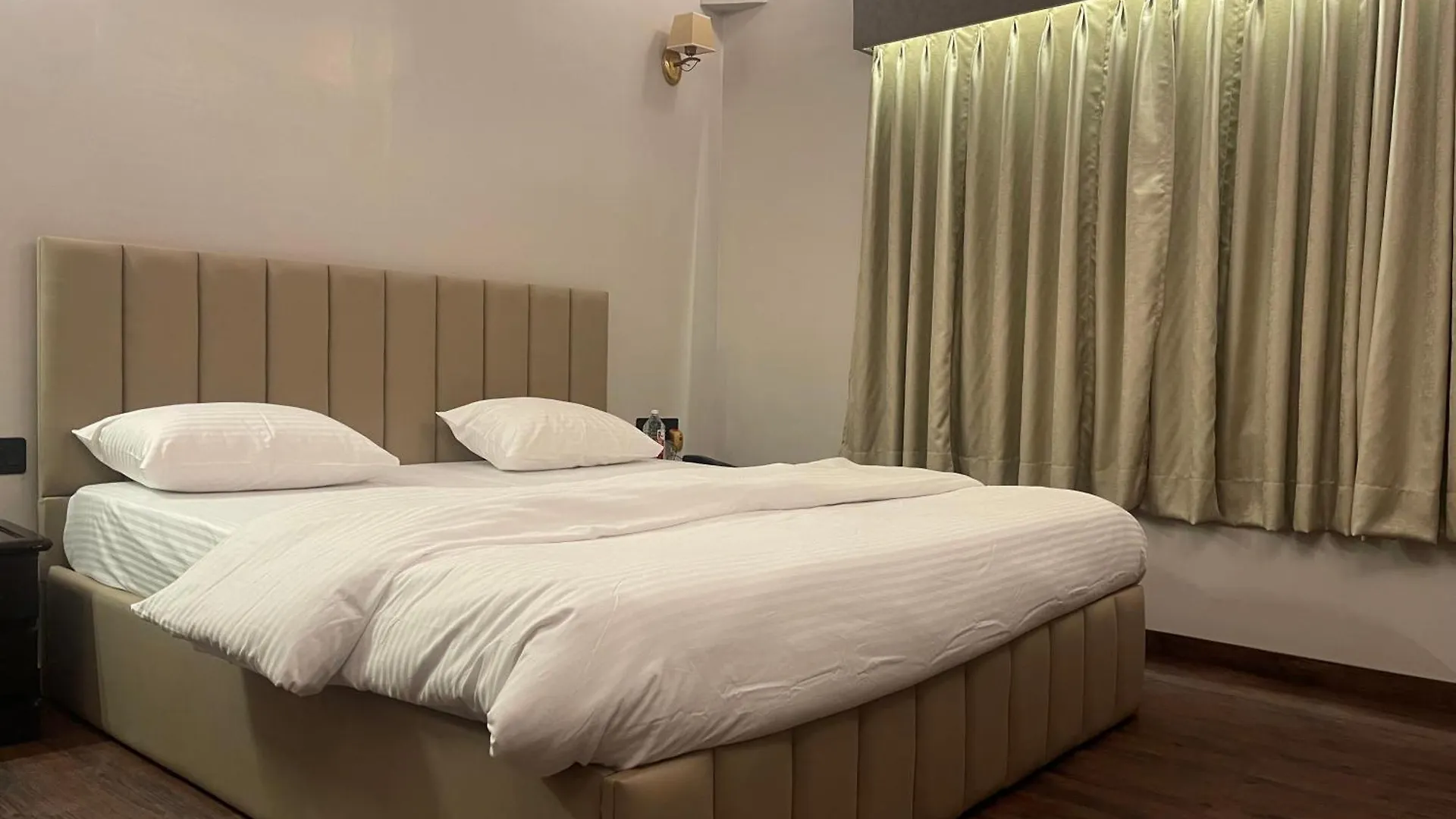 Hotel Charan Niwas Varanasi