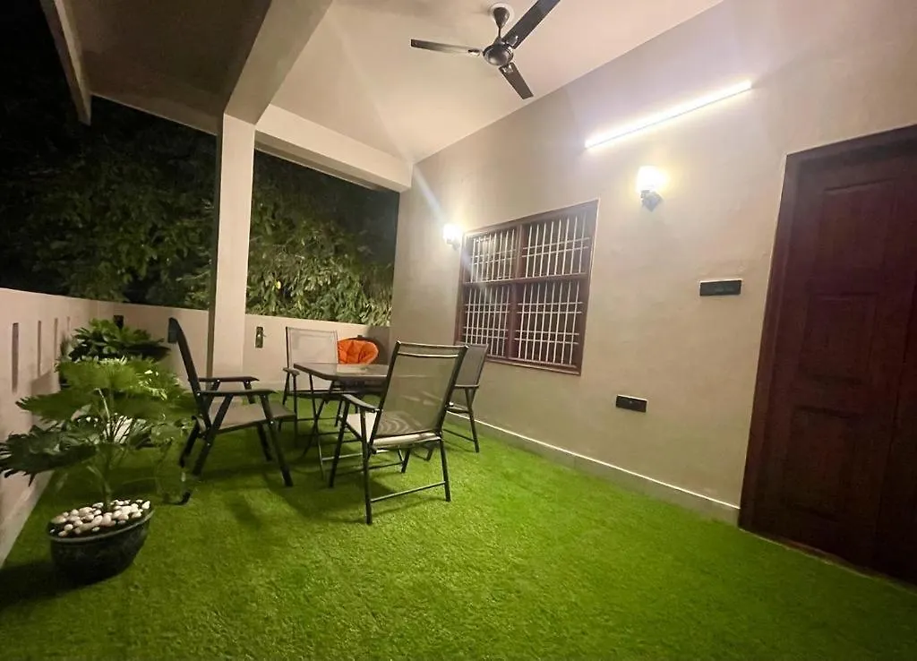 Hotel Charan Niwas Varanasi 0*,