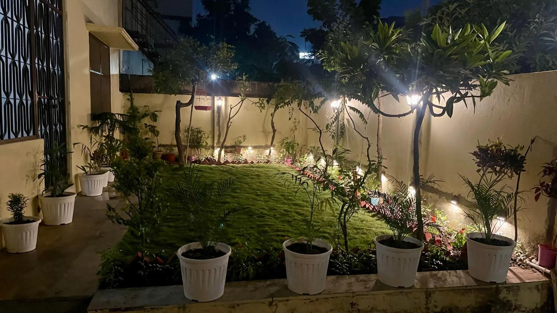 Hotel Charan Niwas Varanasi