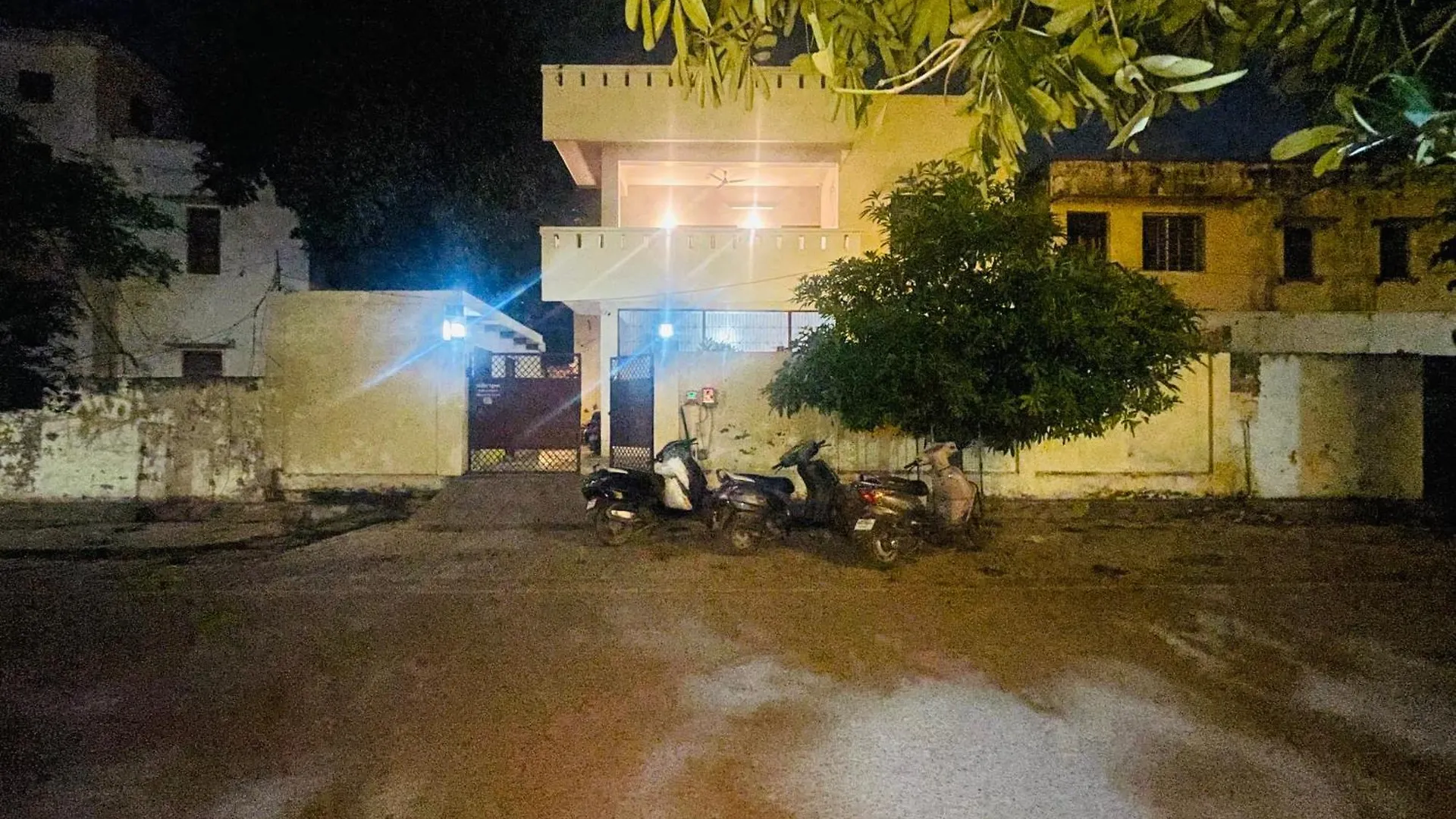 Hotel Charan Niwas Varanasi 0*,  India