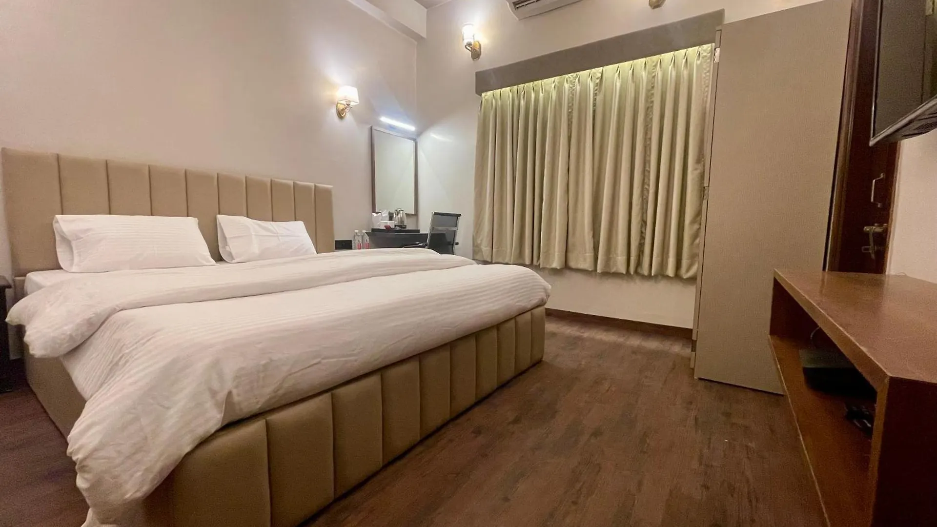 Hotel Charan Niwas Varanasi